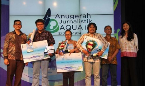 Wartawan Republika, Erik Purnama Putra meraih juara I Karyka Jurnalistik Anugerah Jurnalistik Aqua IV