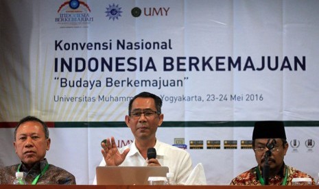  Wartawan senior Republika, Nasihin Masha menjadi salah satu pembicara pada Konvensi Nasional Indonesia Berkemajuan (KNIB) yang digelar Muhammadiyah di Universitas Muhammadiyah Yogyakarta (UMY), Selasa (24/5).