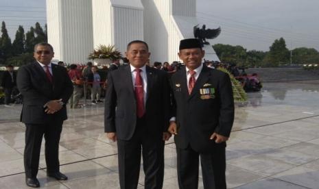 Wartawan senior Republika, Selamat Ginting (kanan) bersama eks KSAD periode 2002-2005 dan Menhan periode 2014-2019, Jenderal (Purn) Ryamizard Ryacudu.