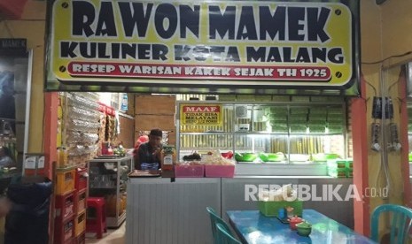 Warung Rawon Mamek di Jalan Amprong Bunulrejo, Belimbing, Kota Malang.