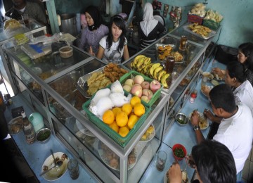 Warung Tegal bakal dikenai pajak