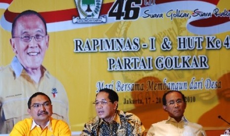 Wasekjen Partai Golkar Lalu Mara (kiri).