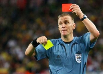 wasit akan mendapat tambahan dua asisten/ilustrasi