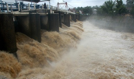 Water level at Katulampa dam in Bogor usually indicates the water volume that flows to Jakarta. (file photo)  