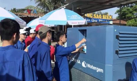 Watergen, air minum bersih dengan memanfaatkan kelembaban udara. 