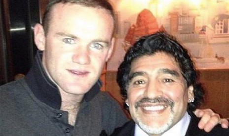 Wayne Rooney dan Diego Maradona usai makan malam