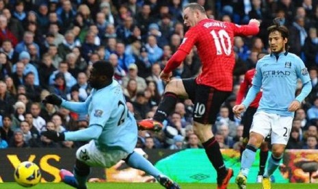 Wayne Rooney mencetak gol kedua ke gawang Manchester City dalam derby Manchester, Ahad (9/12) malam WIB. Dalam laga itu, MU menang dengan skorer tipis 3-2.