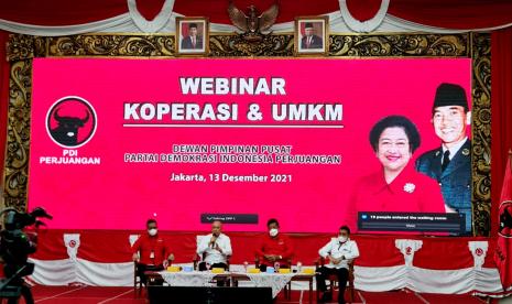 Webinar Koperasi PDIP yang yang dihadiri Menteri Koperasi dan UKM Teten Masduki dan Direktur Utama (Dirut) Lembaga Pengelola Dana Bergulir Koperasi, Usaha Mikro, Kecil, dan Menengah (LPDB-KUMKM) Supomo. 