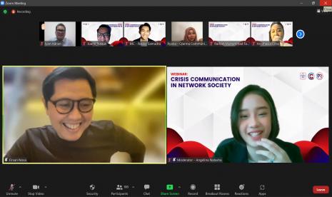 Webinar yang bertemakan Crisis Communication in Network Society