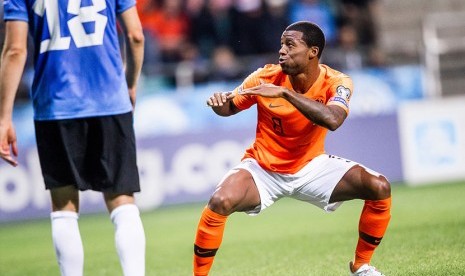 Wijnaldum merayakan golnya ke gawang Estonia pada laga kualifikasi Grup C Piala Eropa 2020 di Tallinn, Estonia, Selasa (10/9) WIB dini hari. Belanda menang 4-0 pada pertandingan ini.  