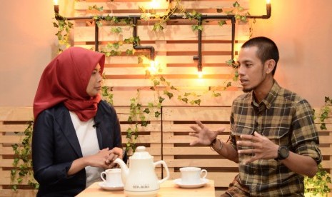 Willy Kurniawan (kanan) bersama jurnalis Republika Yeyen Rostiyani di program iMpresi, Republika TV