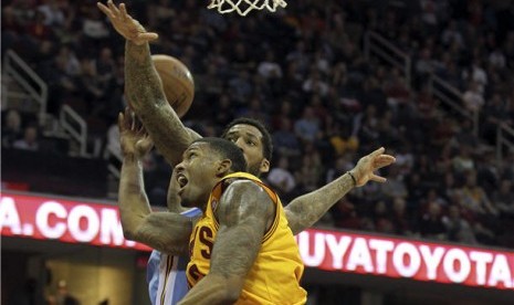 Wilson Chandler (belakang) 