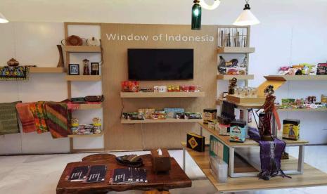 Window of Indonesia adalah ruang pameran produk Indonesia di KBRI Beijing. Kedutaan Besar RI di Beijing, China, tutup sementara hingga 20 Desember 2022 karena, berdasarkan hasil tes PCR secara independen yang keluar pada Kamis (15/12/2022), sebagian besar staf dan pegawai terdeteksi positif Covid-19.