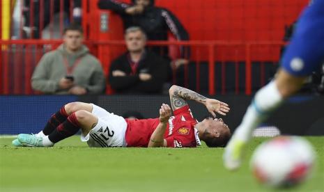 Winger Manchester United (MU) Antony tergeletak cedera dalam laga melawan Chelsea di Liga Primer Inggris.