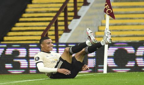 Winger Manchester United (MU) Mason Greenwood merayakan golnya ke gawang Aston Villa.