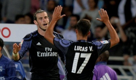 Winger Real Madrid Gareth Bale (kiri) dan Lucas Vazquez erayakan gol ke gawang Real Sociedad.