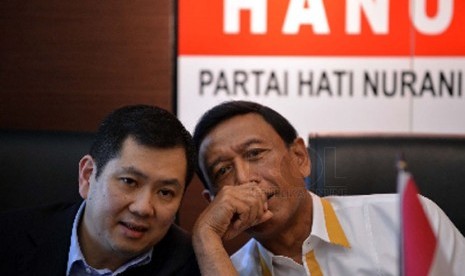 Wiranto (Kanan)- Hary Tanoesoedibjo (kiri)