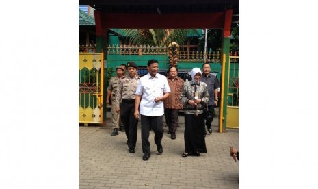 Wiranto tiba di TPS10 Bambu Apus, Jakarta Timur, Rabu (9/4).