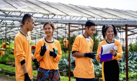 Wirausaha tani dari kalangan pemuda. Wirausaha terus didorong di kalangan mahasiswa karena banyak lulusan tidak tertampung di dunia kerja.