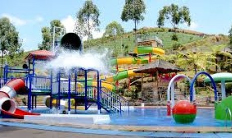 Wisata air Darajat. Kolam renang Darajat Pass Water Park / Puncak Darajat (Derajat Pass).