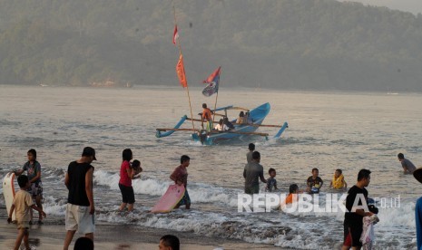 Wisata alam Pantai Pangandaran. (Republika/Edi Yusuf)