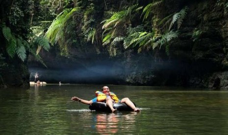 Wisata alam Sungai Gulamo di Kampar, Riau yang berjuluk Green Canyon. Sejumlah destinasi wisata di Riau kembali beroperasi pascamasa PSBB. Ilustrasi.