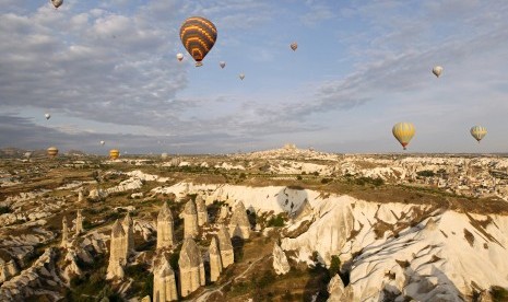 Wisata balon udara di Cappadocia, Turki.