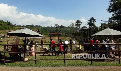 Wisata keluarga mengisi libur Lebaran Idul Fitri 1439 H di The Ranch, Puncak, Bogor. 