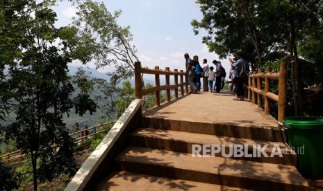 Wisata Taman Buah Mangunan yang berlokasi di Desa Mangunan, Kecamatan Dlingo, Kabupaten Bantul, DIY, Sabtu (16/12). 