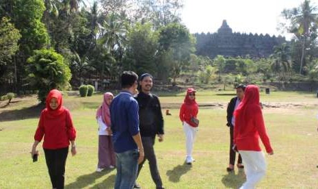 Wisatawan di Candi Borobudur, Magelang, Jawa Tengah