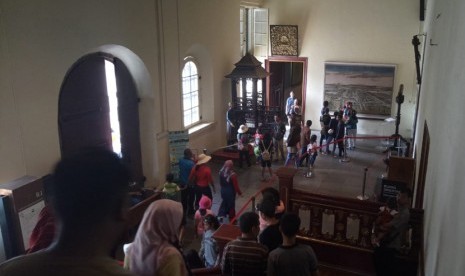 Wisatawan ramai mengunjungi Museum Sejarah Jakarta pada H+1 lebaran 1439H, Sabtu (16/6). 