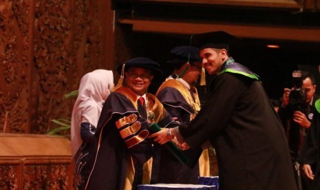 Wisuda ke-22 Universitas Al Azhar Indonesia