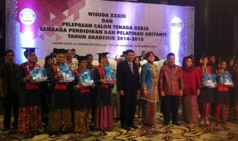 Wisuda LPP Ariyanti Bandung