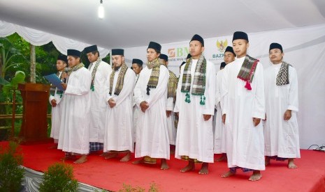 Wisuda Sekolah Dai  yang diadakan oleh Laznas Baitul Maal Hidayatullah (BMH).