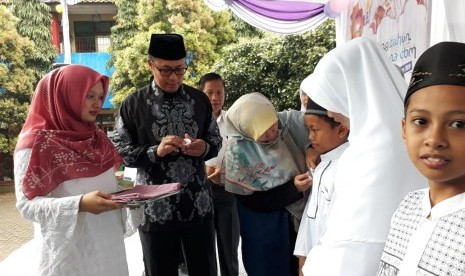 (Ilustrasi) Wisuda Tahfizh Alquran. Wali Kota Sukabumi Achmad Fahmi menghadiri wisuda tahfizh Alquran siswa SDN CBM Suryakencana Kota Sukabumi Rabu (6/3). Sekolah SD itu menjadi yang pertama menggiatkan ekstrakurikuler tahfidz Alquran dan melahirkan penghapal Alquran.