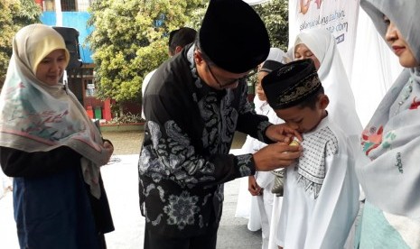 Wisuda Tahfizh Alquran. Wali Kota Sukabumi Achmad Fahmi menghadiri wisuda tahfizh Alquran siswa SDN CBM Suryakencana Kota Sukabumi Rabu (6/3). Sekolah SD itu menjadi yang pertama menggiatkan ekstrakurikuler tahfidz Alquran dan melahirkan penghapal Alquran.