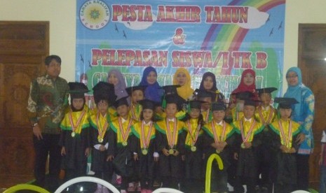 wisuda TK Cahaya Khalifah School 