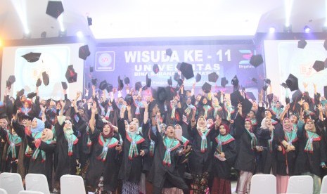 Wisuda UBSI Sukabumi meluluskan 289 wisudawan-wisudawati.