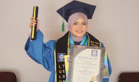 Wisuda Universitas BSI (Bina Sarana Informatika) ke-58 berjalan dengan sukses selama lima hari. Pelantikan wisudawan/wati Kampus Digital Kreatif Universitas BSI ini, berlangsung sejak Ahad hingga Kamis, 3-7 Desember 2023. Event wisuda yang penuh suka cita ini terlaksana di BSI Convention Center (Convex), Kaliabang, Bekasi.