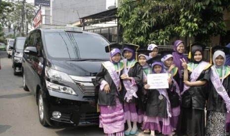 wisudawan dari Rumah Quran Violet