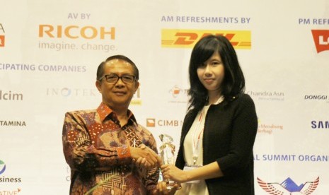 Women Empowerment Award 2015: Gold dari The Global CSR Awards 2015.