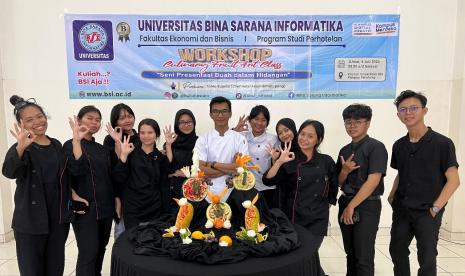 Workshop Culinary Fruit Art Class yang diadakan oleh Program Studi Perhotelan Fakultas Ekonomi dan Bisnis Universitas BSI (Bina Sarana Informatika)