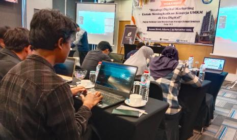 Workshop Digital Marketing dengan tema Strategi Digital Marketing Untuk Meningkatkan Kinerja UMKM di Era Digital sukses terlaksana pada Rabu (15/11/2023), pukul 13.00 - 16.00 WIB. Kegiatan ini disponsori oleh Direktorat Jenderal Pendidikan Tinggi Riset dan Teknologi (Ditje Ditiristek), sebab Kampus Digital Bisnis Universitas Nusa Mandiri (UNM) mendapatkan hibah Program Pembinaan UMKM Berbasis Kemitraan. 