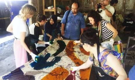 Workshop pembuatan batik bersama Sembung Batik Yogyakarta.