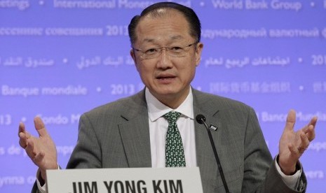 World Bank President Jim Yong Kim speaks at a news conference of the 2013 Spring Meeting of the International Monetary Fund and World Bank in Washington April 18, 2013. 