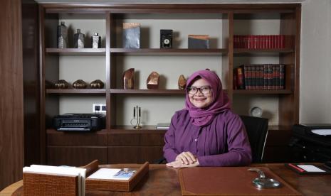 Wulan Muhariani, salah satu lulusan terbaik dari Program Studi Public Relations (PR) Universitas BSI. Wulan memulai perkuliahannya di Universitas BSI pada tahun 2009 dan lulus tepat waktu tahun 2012. Kini ia menjadi dosen di Universitas BSI.