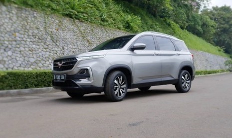 Wuling Almaz