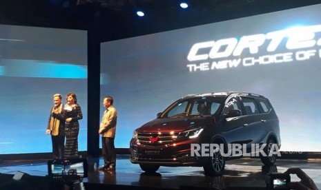 Wuling Cortez resmi mengaspal di Indonesia. Mobil 1800 cc tersebut dijual mulai harga Rp 218 juta hingga Rp 264 juta, Jakarta, Kamis (8/2).