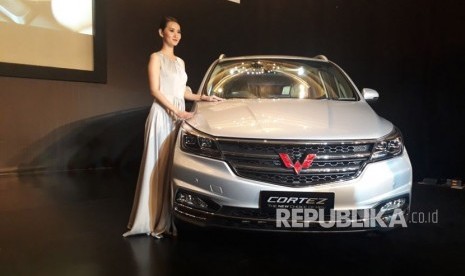 Wuling Cortez resmi mengaspal di Indonesia. Mobil 1800 cc tersebut dijual mulai harga Rp 218 juta hingga Rp 264 juta, Jakarta, Kamis (8/2).