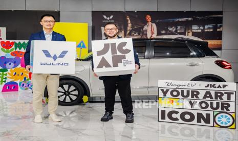 Wuling Motors (Wuling) berkolaborasi dengan Jakarta Illustration & Creative Arts Fair (JICAF) menghadirkan kompetisi desain bertajuk Your Art Your Icon. Kompetisi ini membuka peluang bagi desainer dan seniman Indonesia untuk menuangkan kreativitas mereka dalam karya seni unik yang akan diaplikasikan langsung pada eksterior kendaraan listrik Wuling BinguoEV.